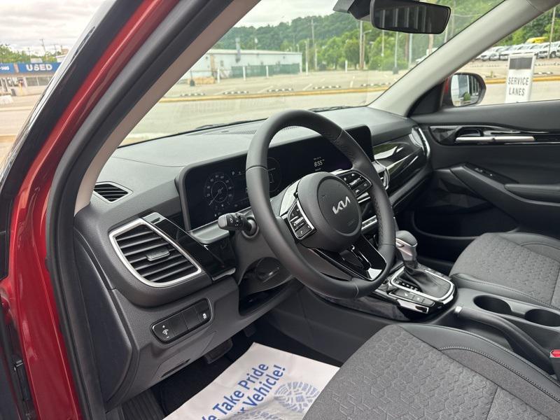 new 2025 Kia Seltos car, priced at $28,400