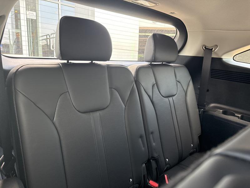 new 2025 Kia Sorento car, priced at $35,800