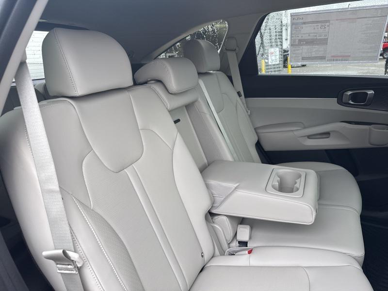 new 2025 Kia Sorento car, priced at $35,827