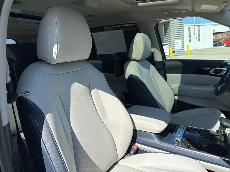new 2025 Kia Carnival car, priced at $53,000