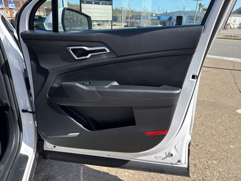 new 2025 Kia Sportage car, priced at $28,689