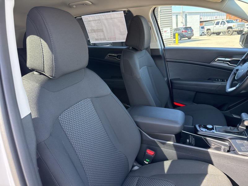 new 2025 Kia Sportage car, priced at $28,689