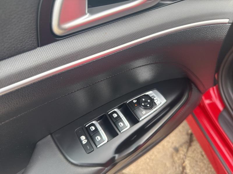 used 2025 Kia K5 car, priced at $23,052