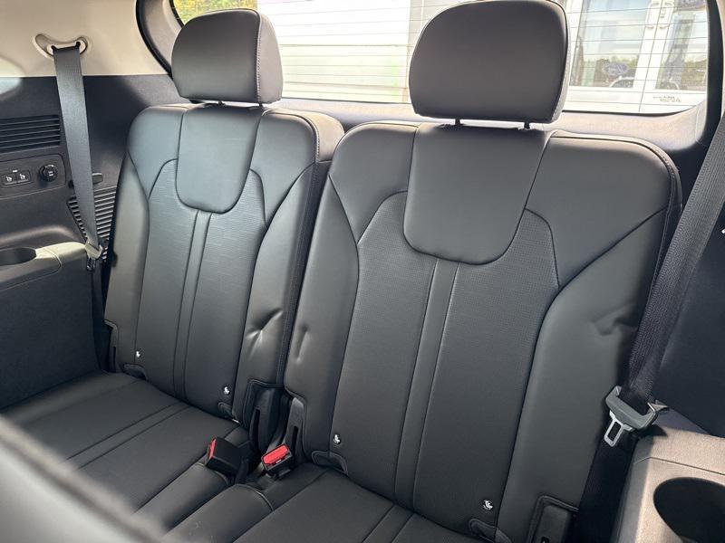 new 2026 Kia Sorento car, priced at $35,579