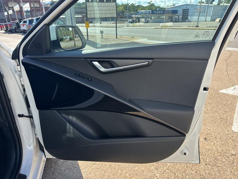 new 2025 Kia Niro Plug-In Hybrid car, priced at $32,600