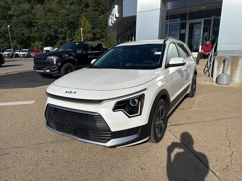 new 2025 Kia Niro Plug-In Hybrid car, priced at $32,600
