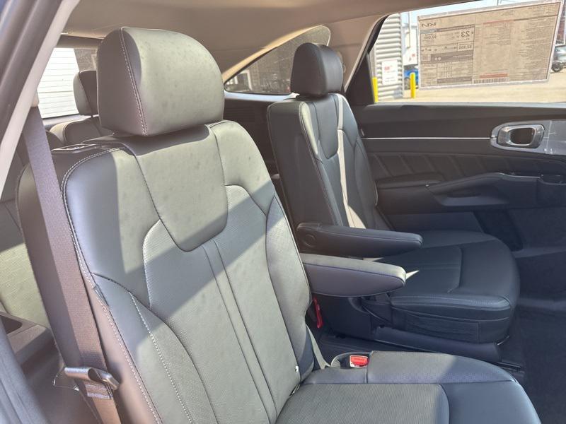new 2025 Kia Sorento car, priced at $39,773