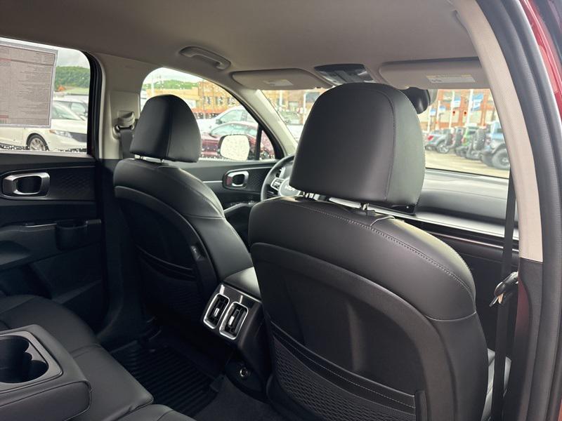 new 2025 Kia Sorento car, priced at $35,500