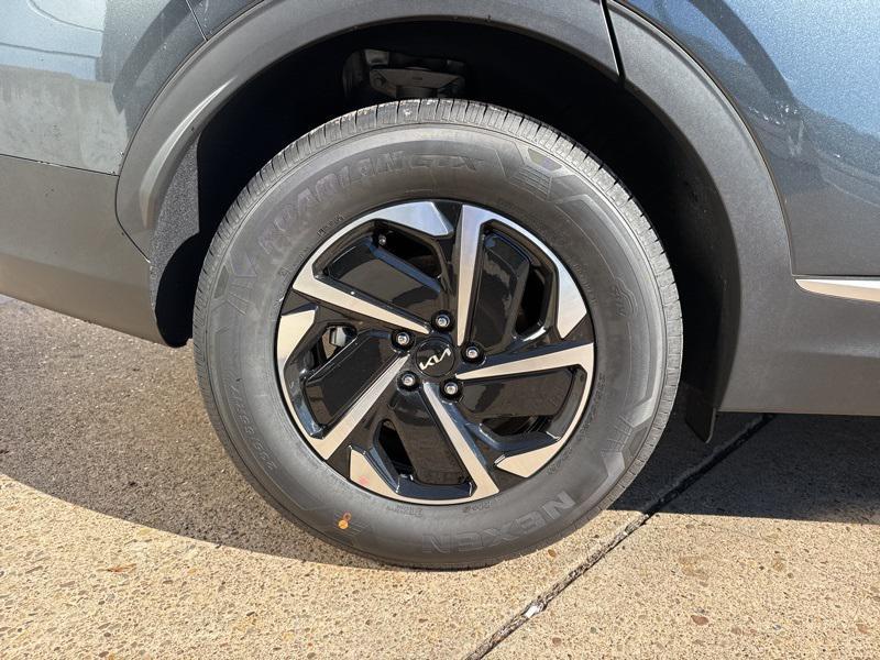 new 2025 Kia Sportage Hybrid car, priced at $29,196