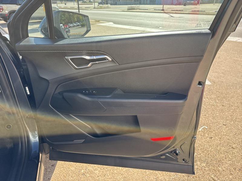 new 2025 Kia Sportage Hybrid car, priced at $29,196