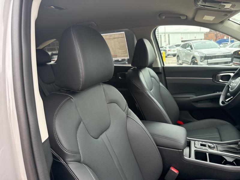 new 2025 Kia Sorento car, priced at $33,959
