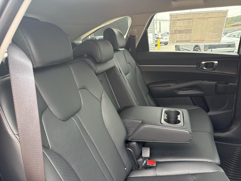 new 2025 Kia Sorento car, priced at $33,959