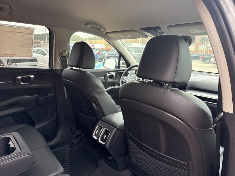 new 2025 Kia Sorento car, priced at $33,959