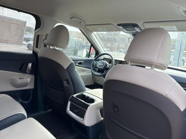 new 2025 Kia Carnival car, priced at $41,500