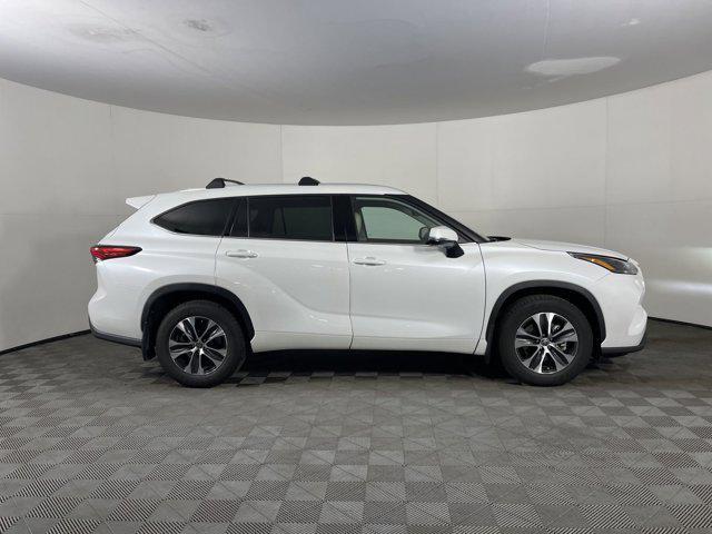 used 2022 Toyota Highlander car, priced at $33,997