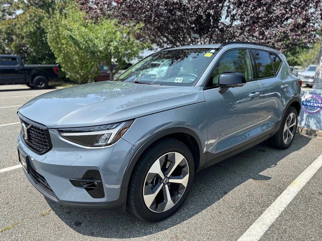 used 2023 Volvo XC40 car, priced at $28,999