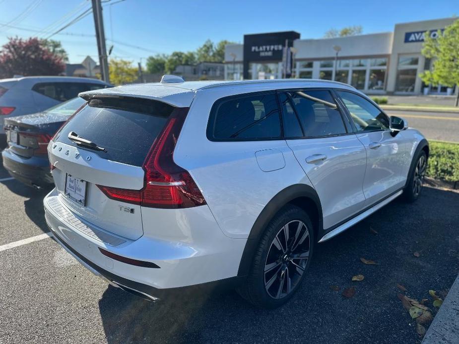 used 2020 Volvo V60 Cross Country car, priced at $29,999