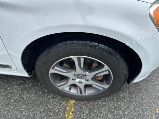 used 2015 Volvo XC60 car, priced at $15,999
