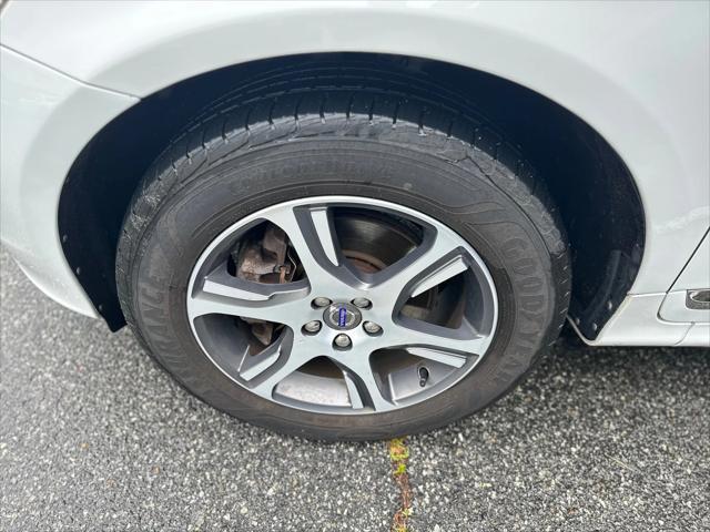 used 2015 Volvo XC60 car, priced at $15,999