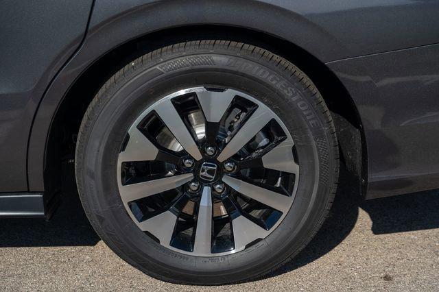 new 2026 Honda Odyssey car, priced at $42,070