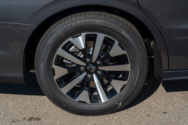 new 2026 Honda Odyssey car, priced at $42,070