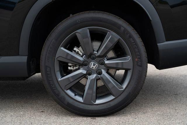 new 2025 Honda Pilot car, priced at $39,795