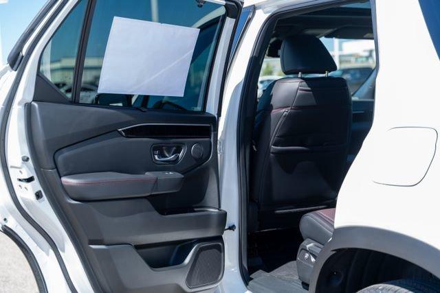 new 2025 Honda Pilot car, priced at $52,508