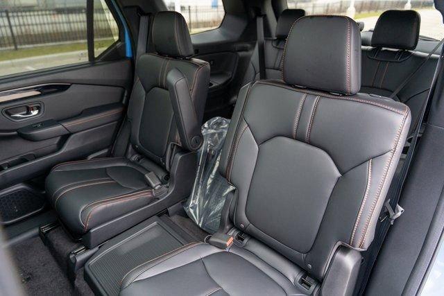 new 2025 Honda Pilot car, priced at $48,686