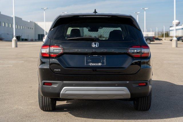 new 2025 Honda Pilot car, priced at $43,695