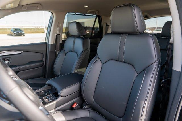 new 2025 Honda Pilot car, priced at $43,695