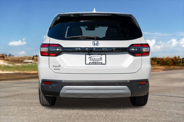 new 2025 Honda Pilot car, priced at $45,121