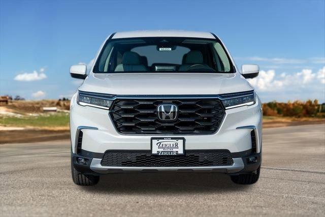 new 2025 Honda Pilot car, priced at $45,121