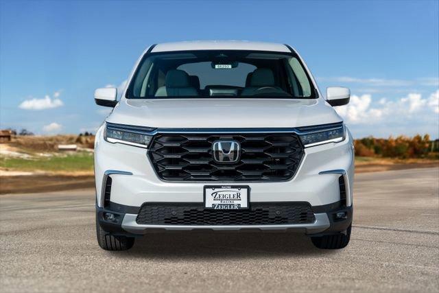 new 2025 Honda Pilot car, priced at $45,121