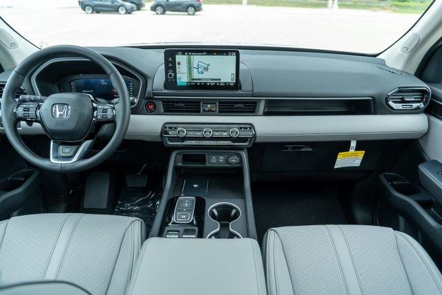new 2025 Honda Pilot car, priced at $50,178