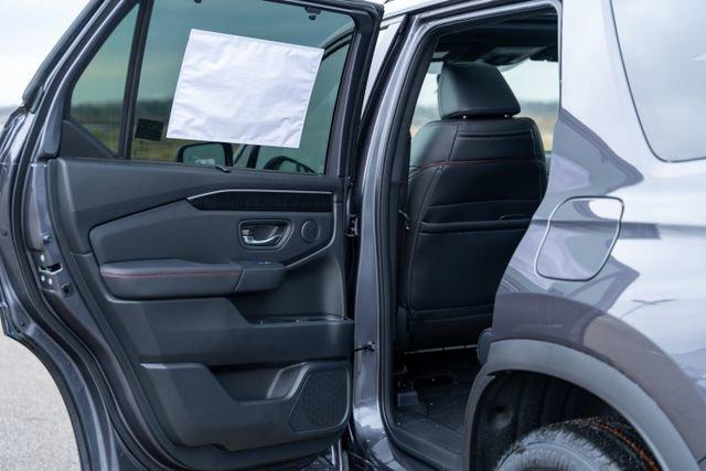 new 2025 Honda Pilot car, priced at $52,075