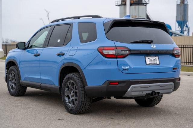 new 2025 Honda Pilot car, priced at $48,741