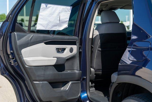 new 2025 Honda Pilot car, priced at $44,458