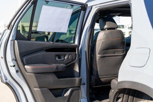 new 2025 Honda Pilot car, priced at $48,686