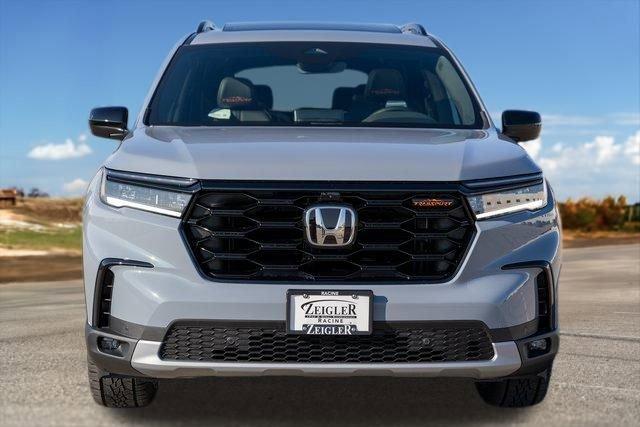 new 2025 Honda Pilot car, priced at $48,686