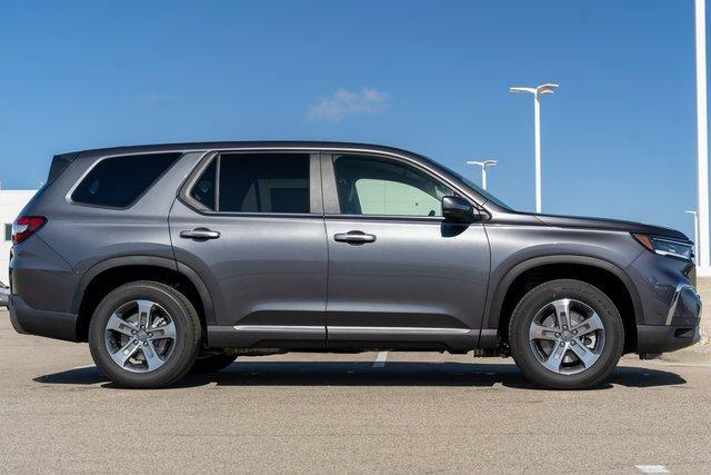 new 2025 Honda Pilot car, priced at $43,995