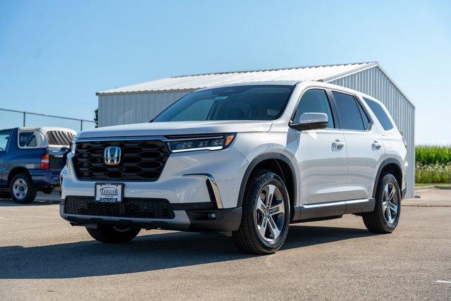 new 2025 Honda Pilot car, priced at $44,450