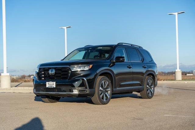 new 2025 Honda Pilot car, priced at $47,987