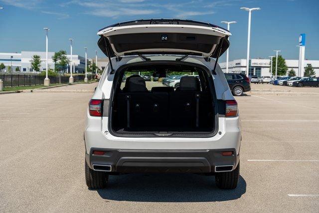 new 2025 Honda Pilot car, priced at $42,660