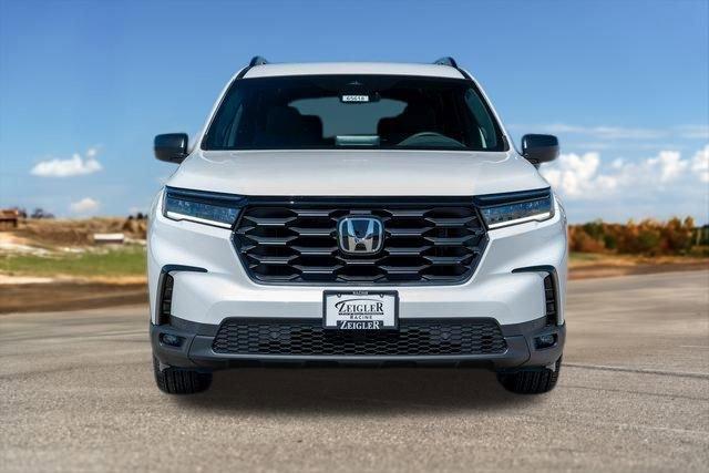 new 2025 Honda Pilot car, priced at $42,660