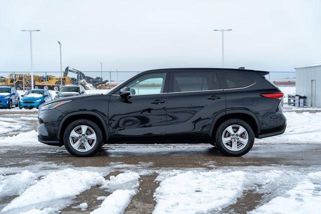 used 2022 Toyota Highlander car, priced at $28,594