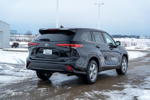 used 2022 Toyota Highlander car, priced at $28,594