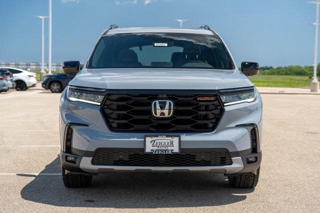 new 2025 Honda Pilot car, priced at $50,185