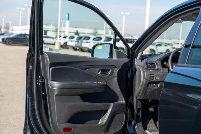 new 2025 Honda Ridgeline car, priced at $39,758