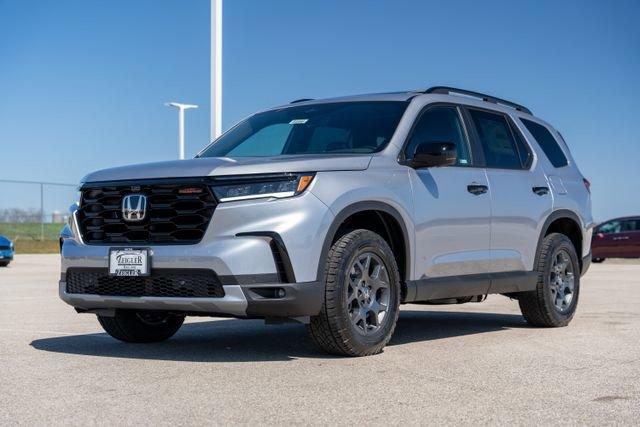 new 2025 Honda Pilot car, priced at $47,832