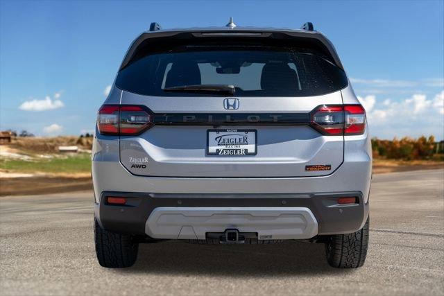 new 2025 Honda Pilot car, priced at $47,832